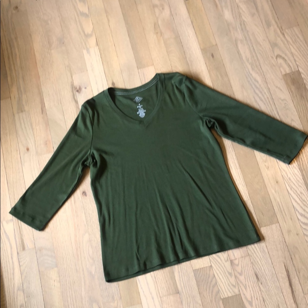 Fitted Green Long Sleeve Tee with V Neck